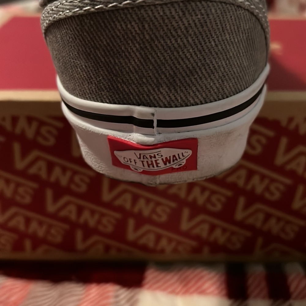 Vans - Picture 3 of 5